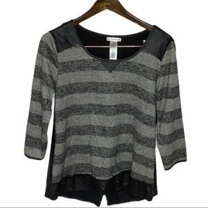 HANNAH black stripe split back top